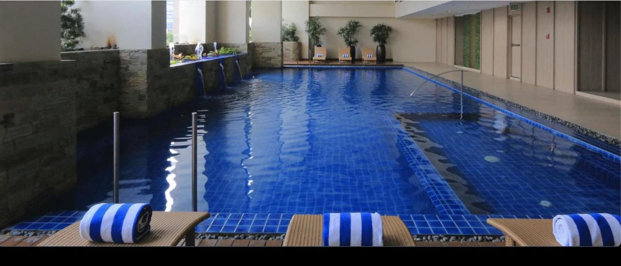 One Bedroom Apartment With Netflix At Greenbelt Makati Manila Exterior photo